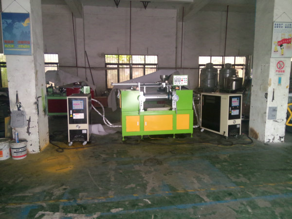 模溫機在開煉機、密煉機的應(yīng)用現(xiàn)場